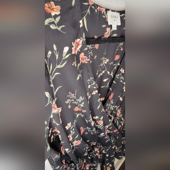 Cute Everly Floral Blouse - Picture 4 of 4